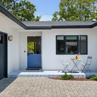 05   mesa breeze entrance 1
