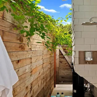 08 humphrey house outdoor shower