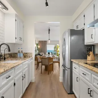 10 seacliff solmar kitchen