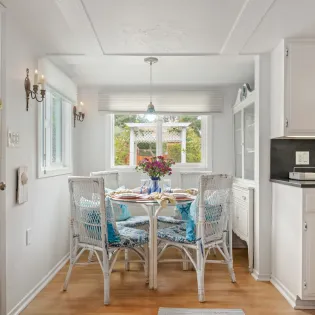 10 seashell cottage dining 1