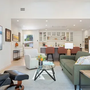 11   mesa breeze living room