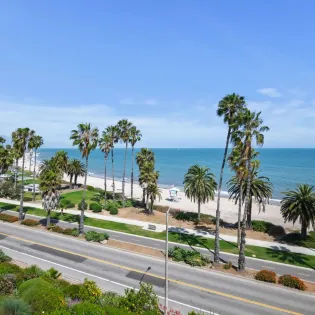 11   seacliff shoreline balcony view
