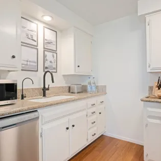 12   seacliff shoreline kitchen