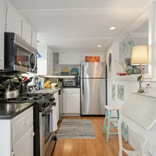 12 seashell cottage kitchen 1