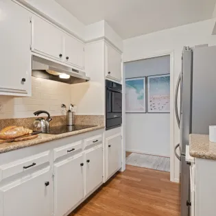 14   seacliff shoreline kitchen