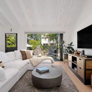 16 humphrey house living room
