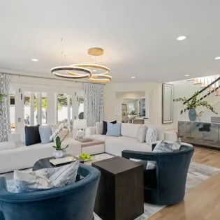 16.1 shoreline splendor family room