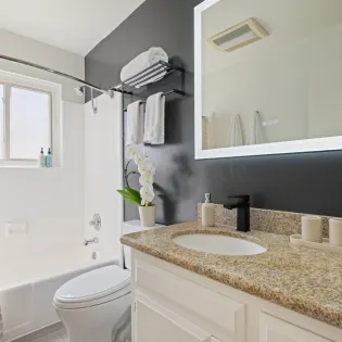 17   seacliff shoreline bathroom1