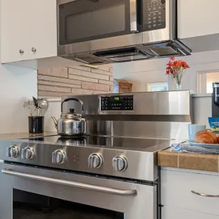 17 surfers paradise kitchen