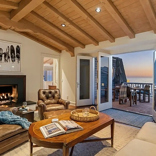 18 living room  twilight 