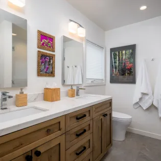 19   mesa breeze primary bathroom