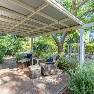 2.17 casita de los robles living room