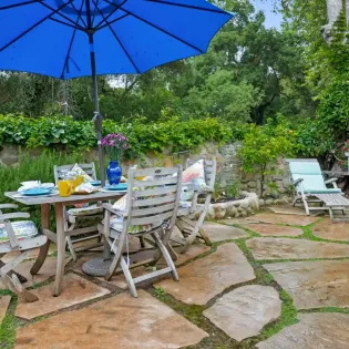 20 seashell cottage back patio 1