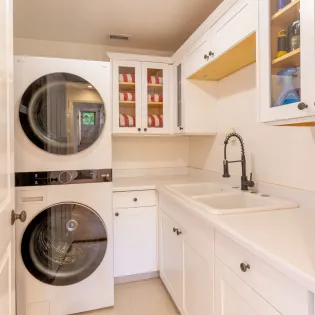22 ballard canyon laundry
