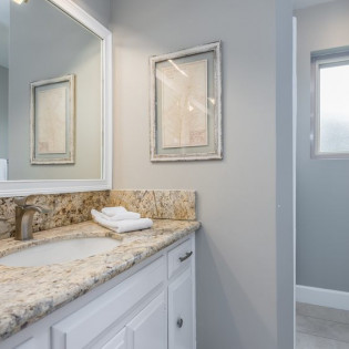 221 01313bathroom2