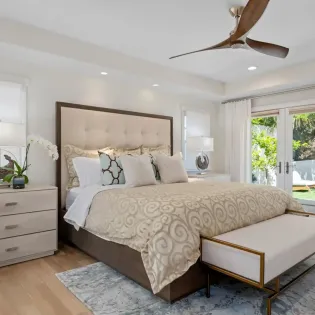 25 shoreline splendor primary bedroom