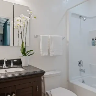 28 beach bliss bathroom2