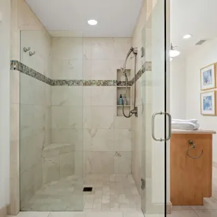 28 shoreline splendor primary bathroom