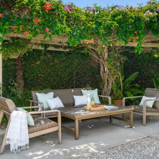 28 surfers paradise front patio