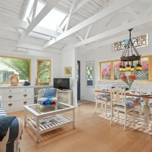 29 seaside retreat living area 1