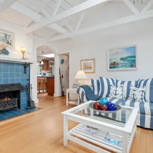 31 seaside retreat living area