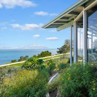 33 surfers paradise ocean views