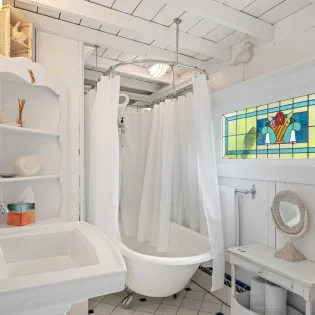 37 seaside retreat bathroom