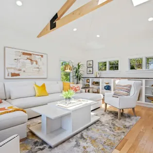 38 shoreline splendor living room