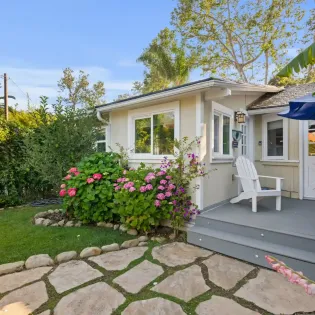 4 seashell cottage exterior