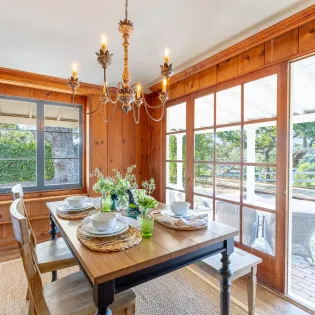 4.2 casita de los robles dining