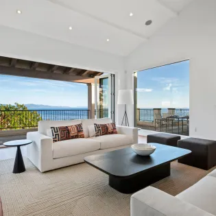 44 via pacifica family room