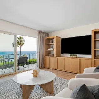 5 seacliff solmar living room