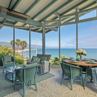 5 surfers paradise sunroom
