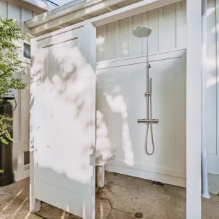 55 outdoor shower1