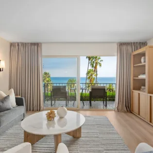 6 seacliff solmar living room