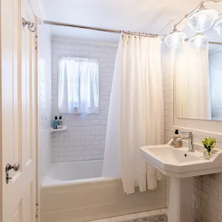 6.3 casita de los robles bathroom 1