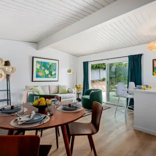 7.1 beach bliss living area