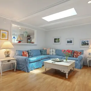 8 seashell cottage living room 1