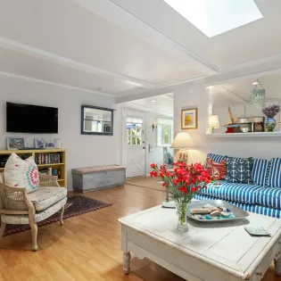 9 seashell cottage living room 1