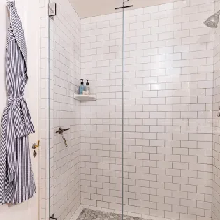 casita de los robles   shower