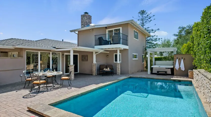 25 foothill oasis rear view