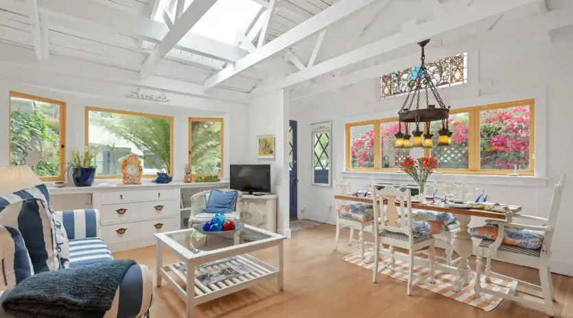29 seaside retreat living area