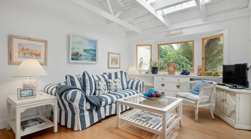 30 seaside retreat living area