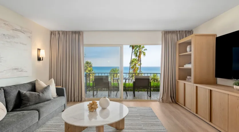 6 seacliff solmar living room