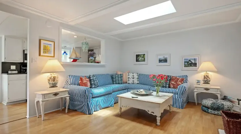 8 seashell cottage living room