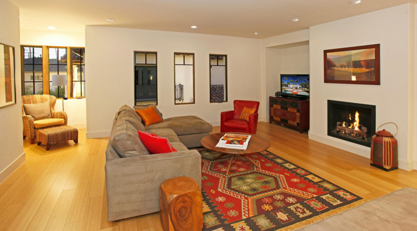 Living Room (Note: fireplace is inoperable)